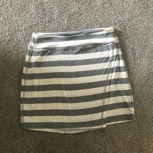 Small athleta skirt gray and white.